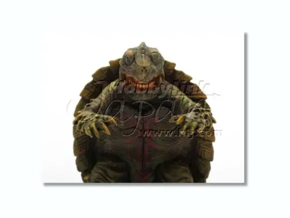 Avant Gamera Standing