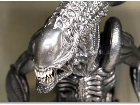 AVP2 Alien Warrior Figure: Real Color