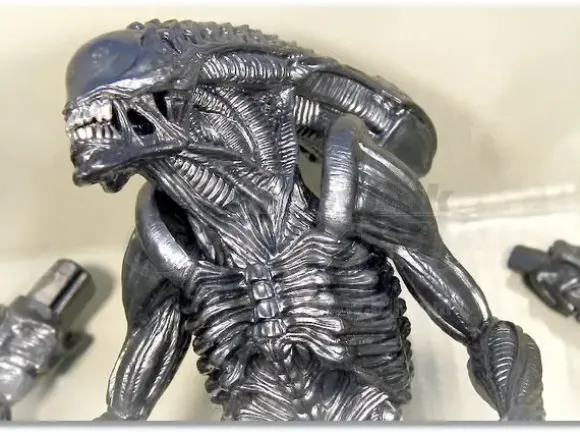 AVP2 Alien Warrior Figure: Real Color