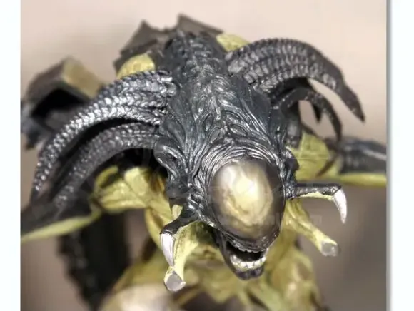 AVP 2 Predalien Figure: Real Color