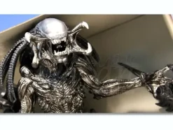 AVP 2 Predalien Real Figure Limited Color Version: Silver