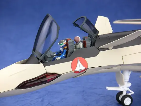 1/60 Macross Plus Transformable YF-19 with Fast Pack