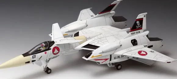 1/72 Macross: VF-4