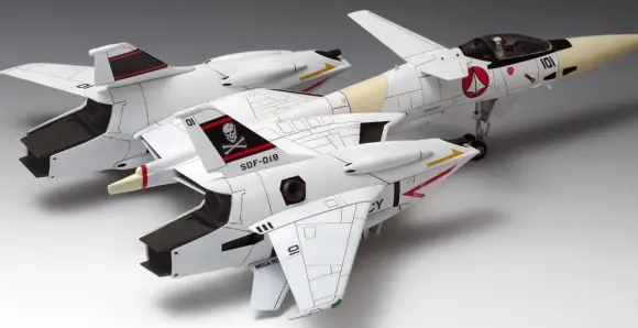 1/72 Macross: VF-4