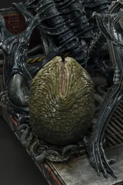 Premium Masterline Dark Horse Comics Alien: Warrior Alien Statue PMDHAL-02DXS (with First-Release Bonus)