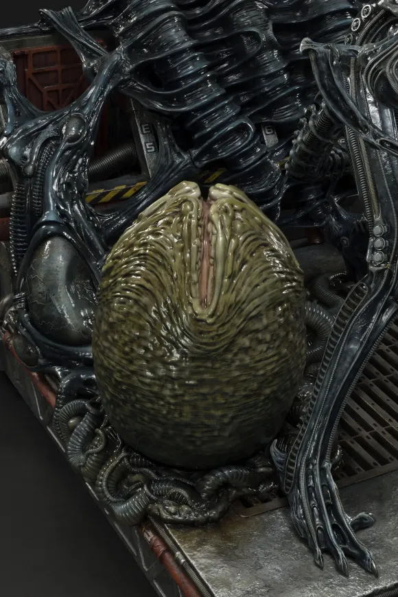 Premium Masterline Dark Horse Comics Alien: Warrior Alien Statue PMDHAL-02DXS (with First-Release Bonus)
