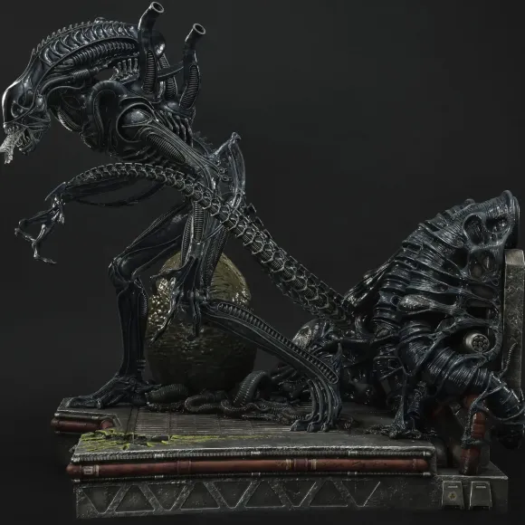 Premium Masterline Dark Horse Comics Alien: Warrior Alien Statue PMDHAL-02DXS (with First-Release Bonus)