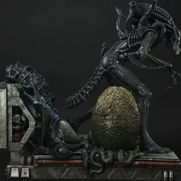 Premium Masterline Dark Horse Comics Alien: Warrior Alien Statue PMDHAL-02DXS (with First-Release Bonus)