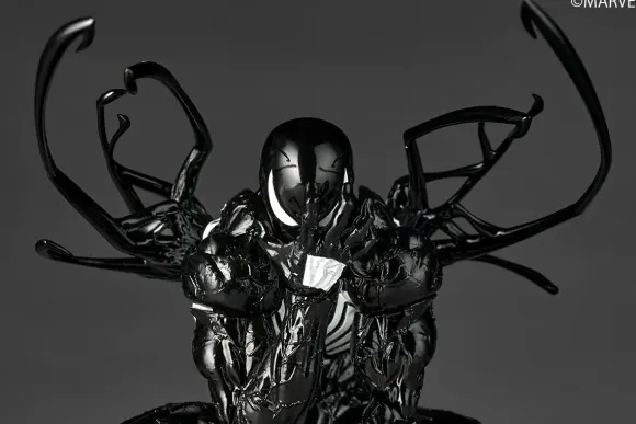 Revoltech Amazing Yamaguchi Symbiote Spider-Man