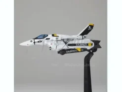 Revoltech Three Transformation Valkyrie VF-1S Roy