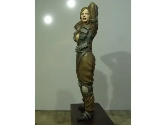 1/20 Robot Battle V Female Pilot Figure