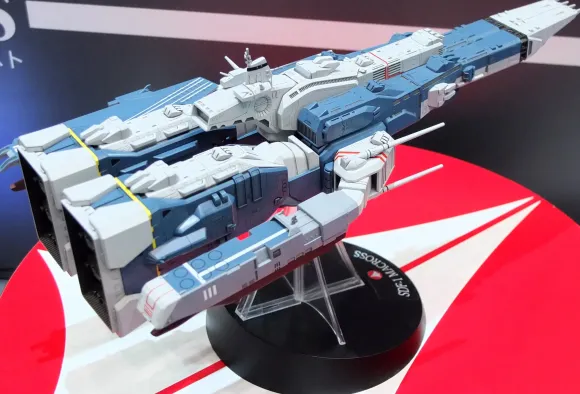 1/4000 SDF-1 Macross Cruiser Fortress w/ Prometheus & Daedalus