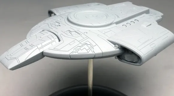 1/1000 Star Trek U.S.S. Defiant Unpainted Plastic Model Kit