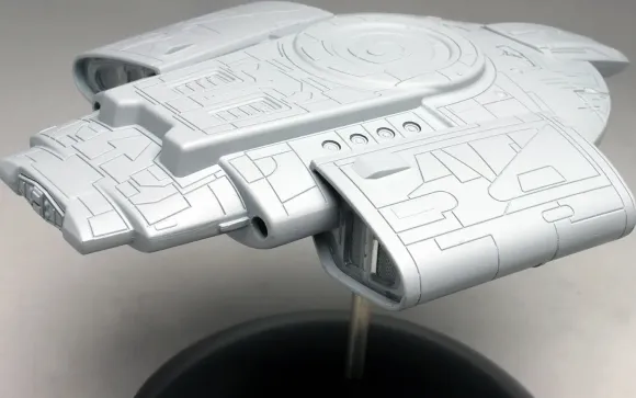 1/1000 Star Trek U.S.S. Defiant Unpainted Plastic Model Kit