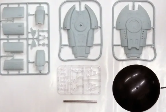 1/1000 Star Trek U.S.S. Defiant Unpainted Plastic Model Kit