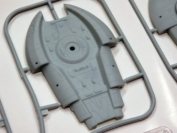 1/1000 Star Trek U.S.S. Defiant Unpainted Plastic Model Kit