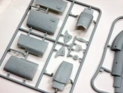 1/1000 Star Trek U.S.S. Defiant Unpainted Plastic Model Kit