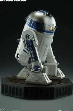 1/2 Star Wars Statue: Legendary Scale Figure R2-D2