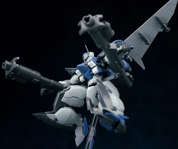1/144 Ultra Action Trooper Series OCR-122 YUNQUE Plastic Model Kit Blue & Gray Color Ver.