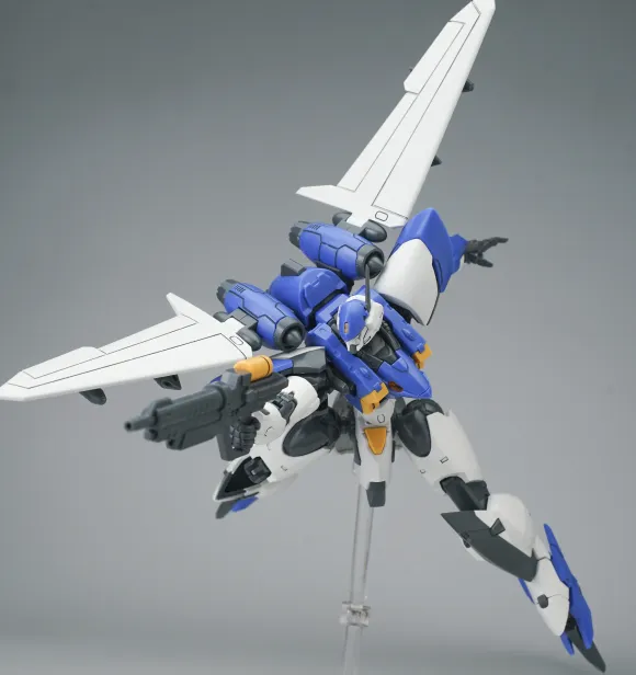1/144 Ultra Action Trooper: Yun-Que Plastic Model Kit Blue x White Ver.