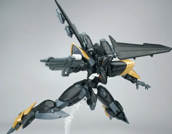 1/144 Ultra Action Trooper: Yun-Que Plastic Model Kit Black x Gold Ver.