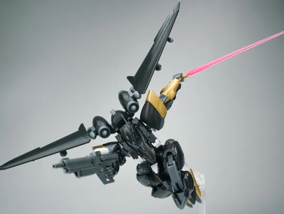 1/144 Ultra Action Trooper: Yun-Que Plastic Model Kit Black x Gold Ver.