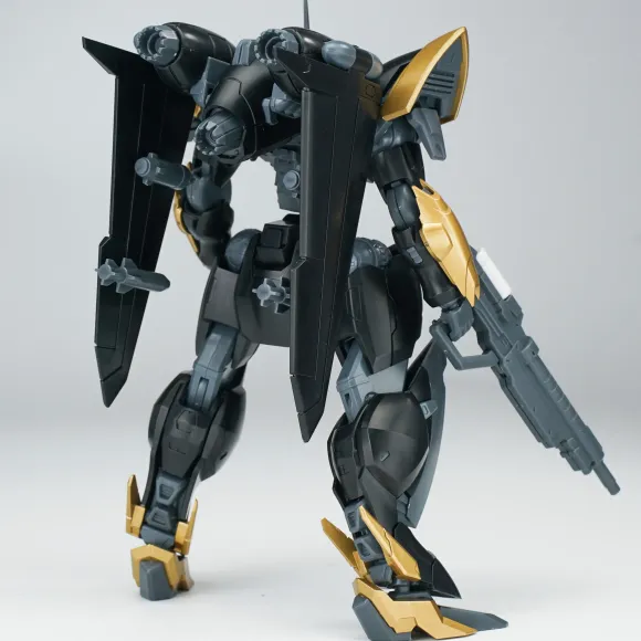 1/144 Ultra Action Trooper: Yun-Que Plastic Model Kit Black x Gold Ver.