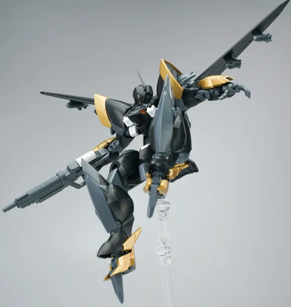 1/144 Ultra Action Trooper: Yun-Que Plastic Model Kit Black x Gold Ver.