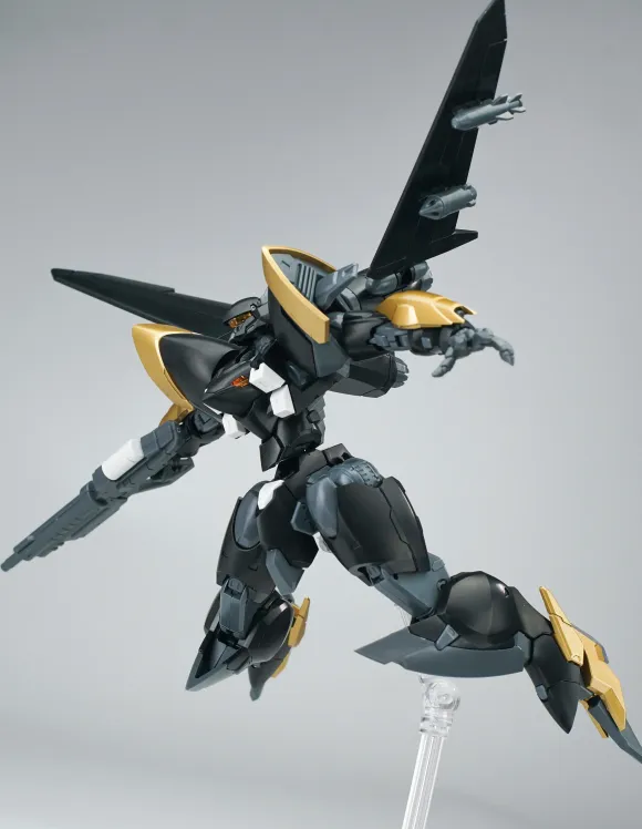 1/144 Ultra Action Trooper: Yun-Que Plastic Model Kit Black x Gold Ver.