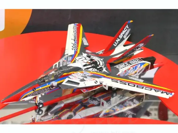1/72 VF-1J Valkyrie Macross 30th Anniversary